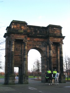 Mounted police officers guarding the McLennan Arch at the northwest entrance to Glasgow Green by Alistair McMillan licensed under CC-BY-3.0.