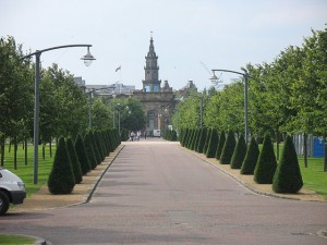 Avenue at Glasgow Green by Richard Webb licensed under CC-BY-SA-2.0.