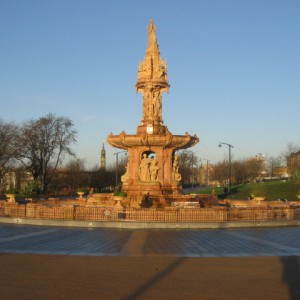 The world's largest terracotta fountain, next to the People's Palace. By Robert Struthers licensed under CC-BY-SA-2.0.