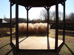 Gazebo by David McMunn licensed under CC-BY-SA-2.0.