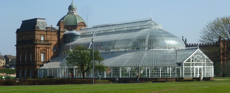 Exterior of the Winter Garden with People's Palace at the rear, by Kim Traynor licensed under CC-BY-SA-3.0.