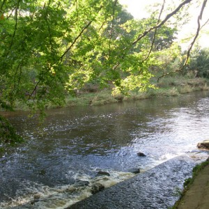 White Cart Water by Stephen Sweeney licensed under CC-BY-SA-2.0.